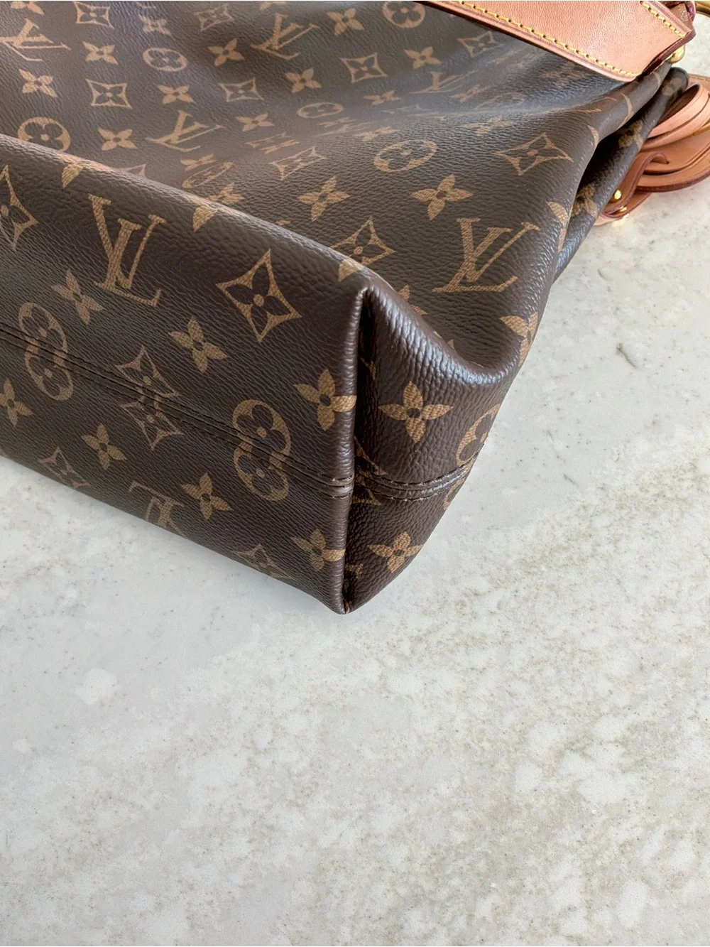 Louis Vuitton Graceful PM in Monogram Shoulder Bag.